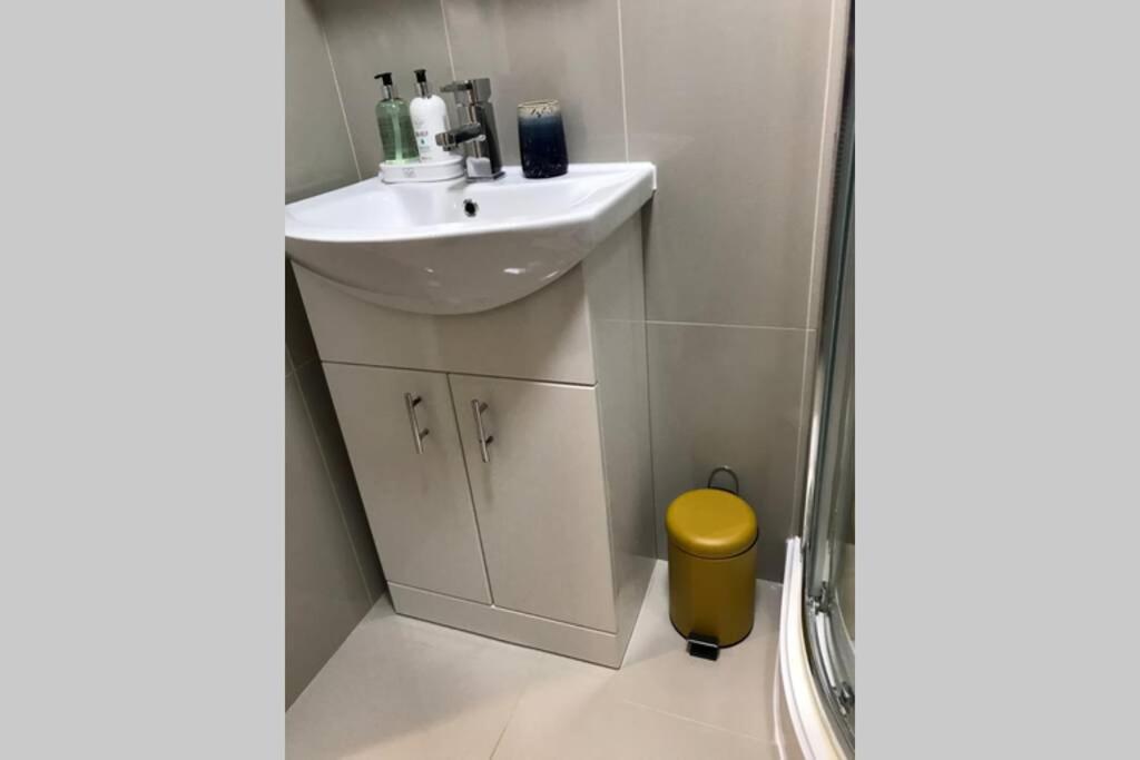 Marie'S Serviced Apartments- 2 Bedroom City Stay Bedford Luaran gambar