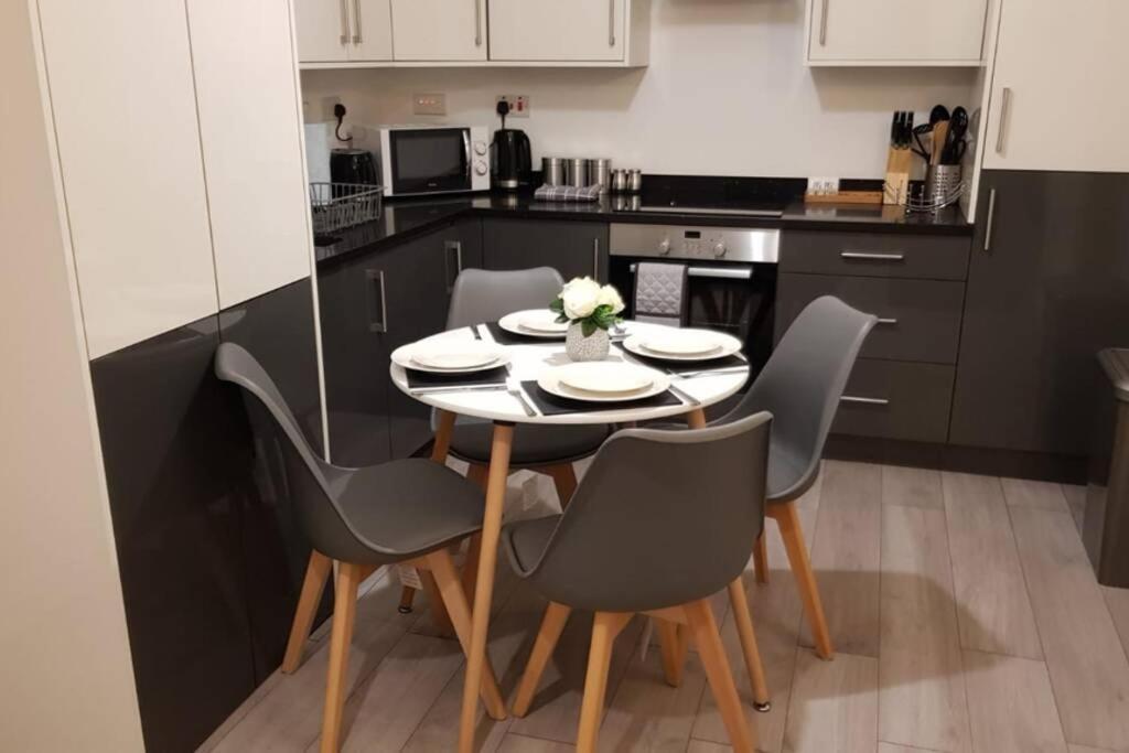 Marie'S Serviced Apartments- 2 Bedroom City Stay Bedford Luaran gambar